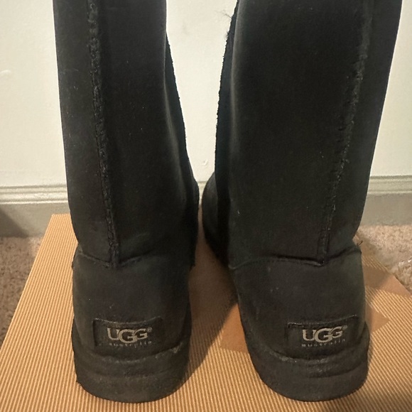 UGG Shoes - Leather Women’s Uggs